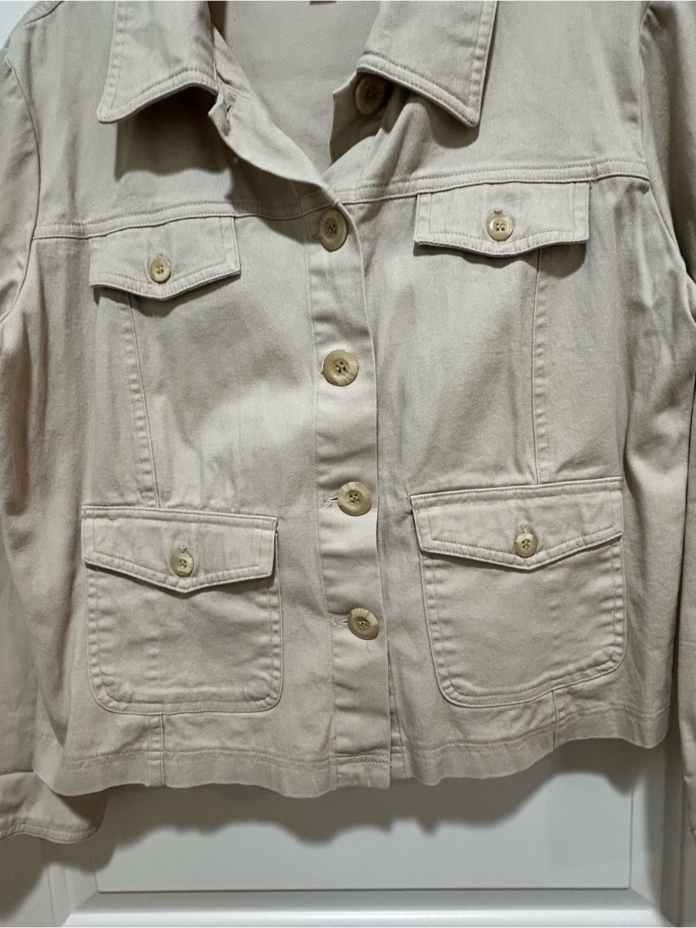 Briggs NY Casual Button-Front Women's petite size 12P Jacket in Beige. 2 pockets - Picture 2 of 6